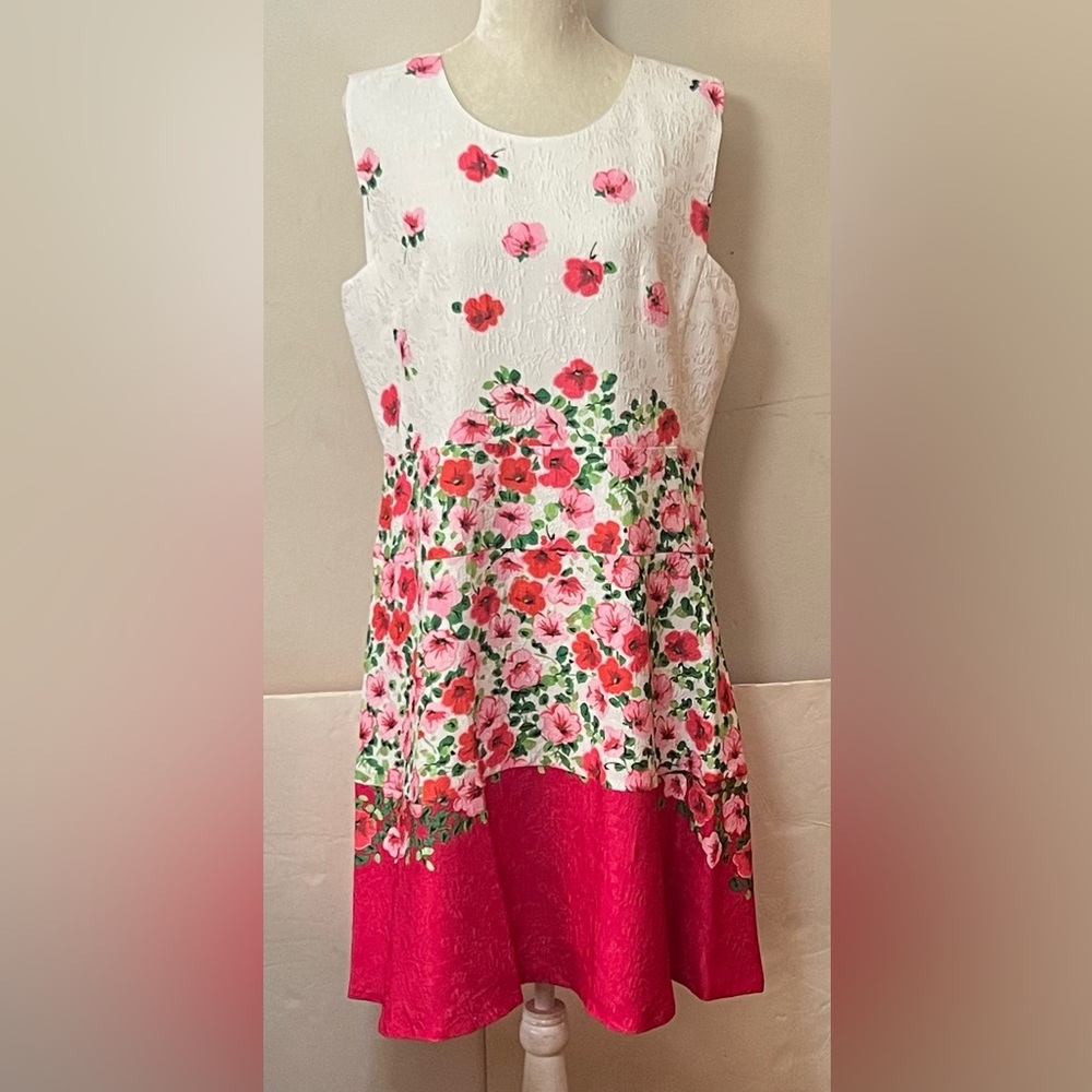 HOT SALE!🔥🔥 NWT Beautiful Karl Lagerfeld Paris Floral Mini Dress. Size 16.